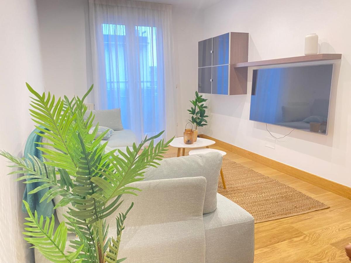 Апартаменти Mikain Terrace Cathedral View With Free Parking & Air Cond Сан-Себастьян Екстер'єр фото